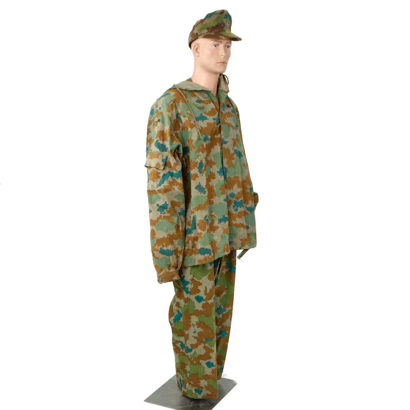 Original Cold War East German Unissued M58 Flachentarn Blumentarn Camouflage Uniform - Cap, Smock, and Trousers (Size Large)